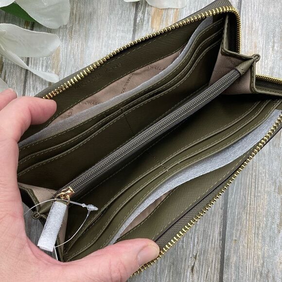 Michael Kors Jet Set Travel Large Saffiano Leather Quarter-Zip Wallet Bag Purse - Picture 5 of 12